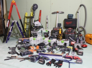 Большой набор профессиональных инструментов дря ремонта помещений